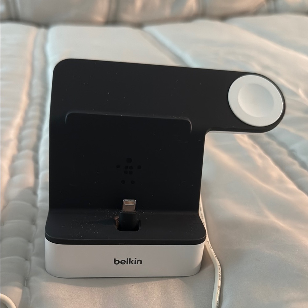 Belkin Dual-Tone Charging Stand